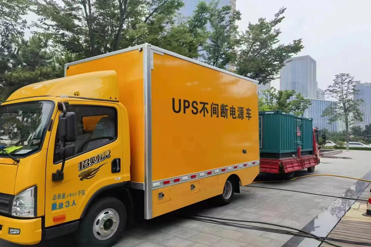 卢龙发电机租赁施工现场